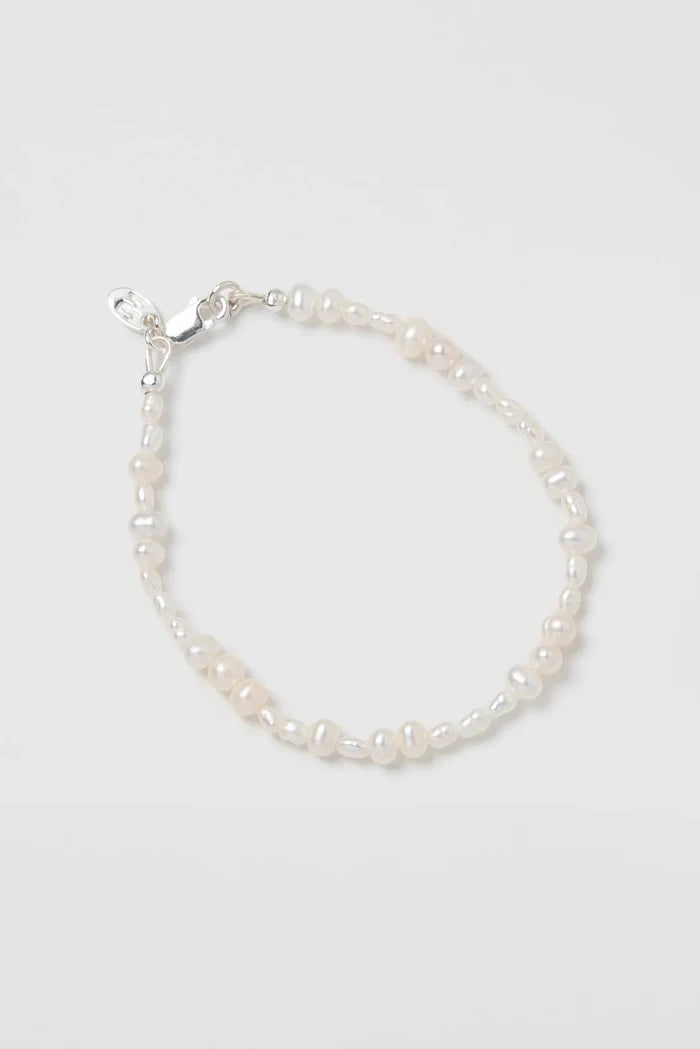 Pearl bracelet on a light gray background