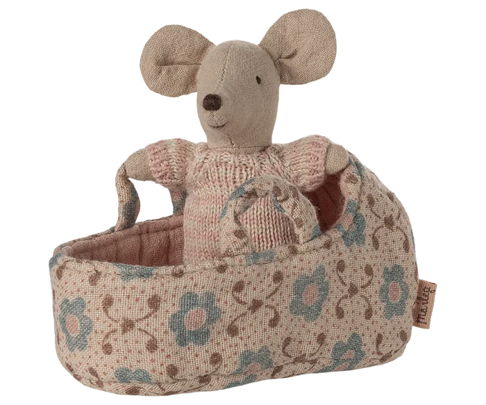 Baby Mouse in Carry Cot (Rose)