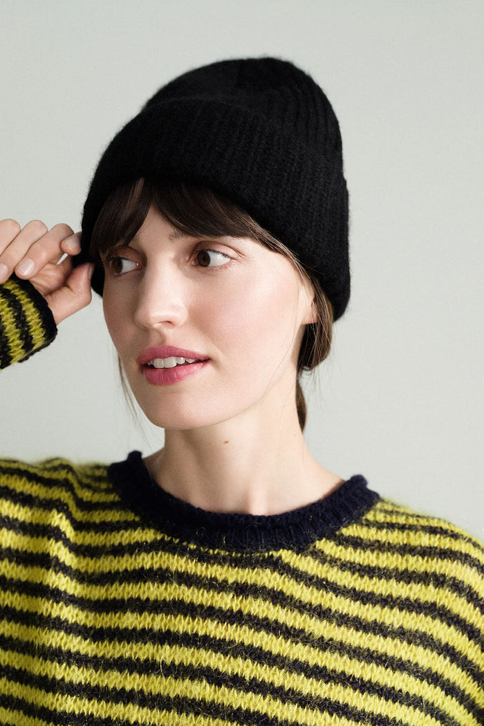 Cashmere Ribbed Beanie (Black)