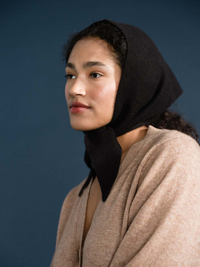 Cashmere Triangle Scarf (Black)