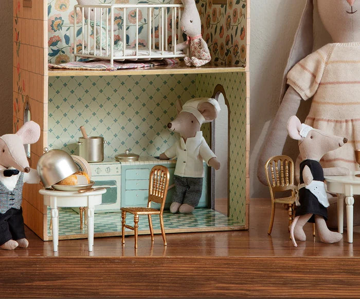 Gold Chair (Mouse)