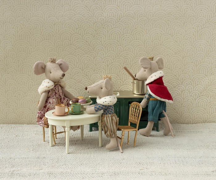Gold Chair (Mouse)