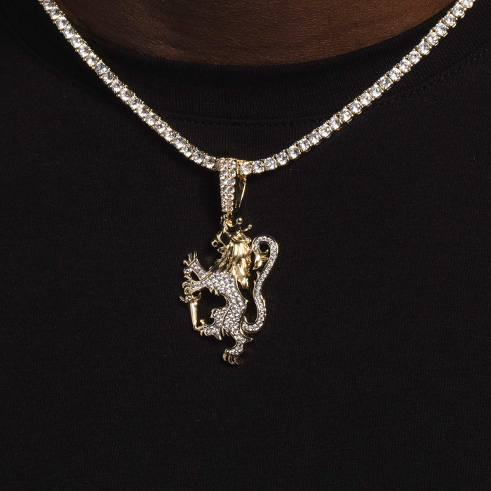 Lion Crest Pendant in Yellow Gold - The GLD Shop
